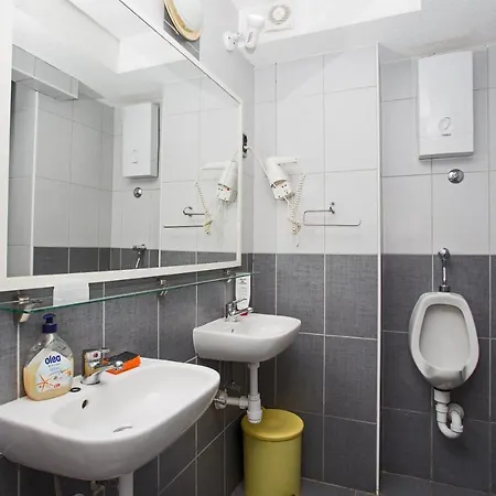 Outlanders Tribe Albergue